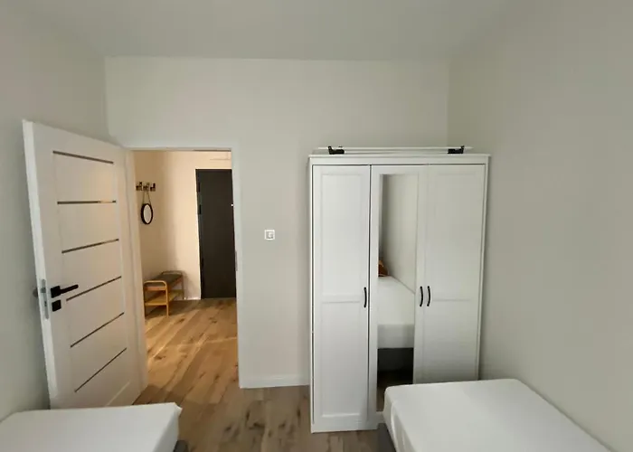 Apartment Insat Ii *